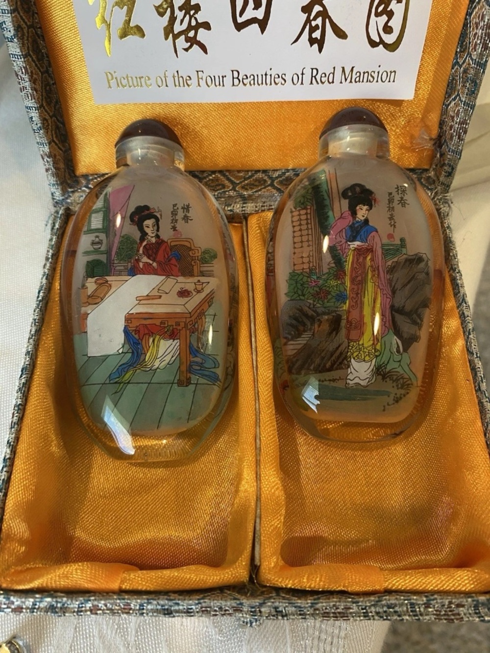 Vintage snuff bottles. Four different pictures. Of the geisha women. - Picture 3 of 5